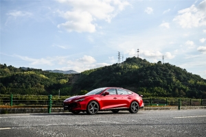 B级运动轿车新标杆，MG7 2025款上市一口价11.29万起